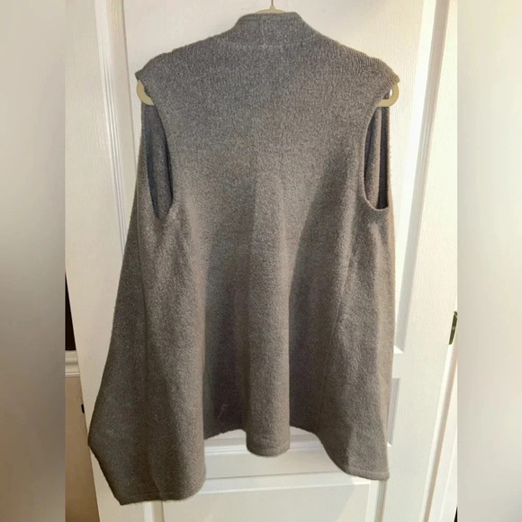 George Grey Sleeveless Cardigan. Size medium - Picture 4 of 4